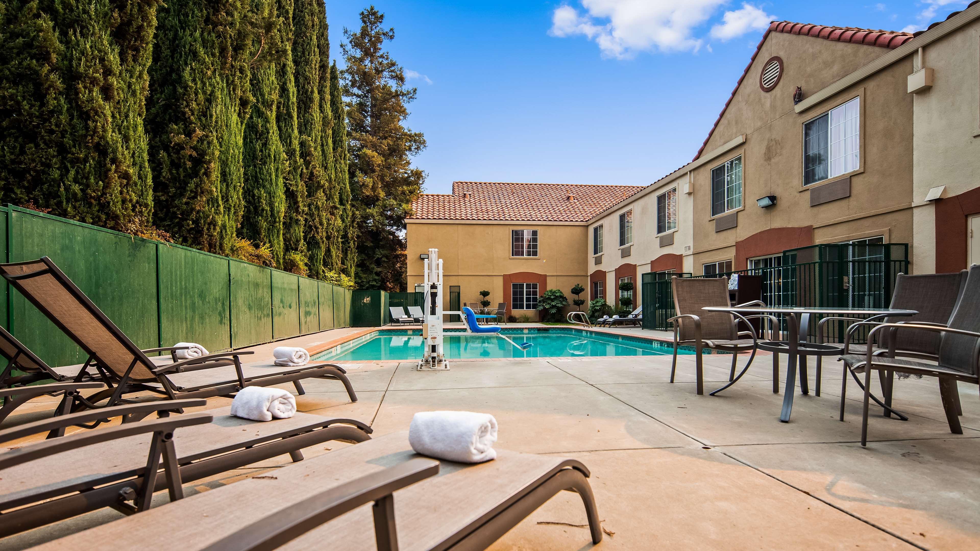 Best Western Brentwood Inn Buitenkant foto