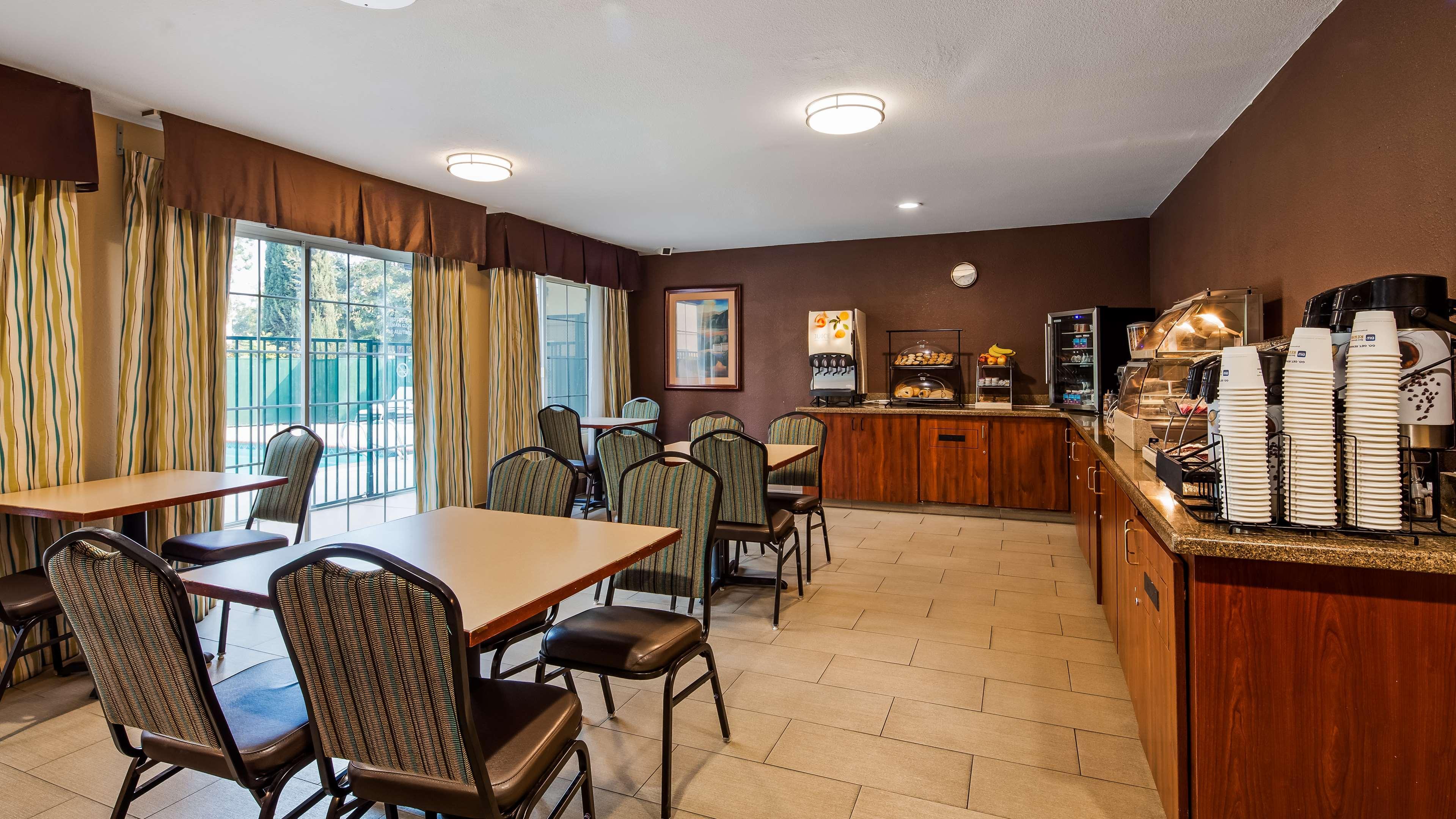 Best Western Brentwood Inn Buitenkant foto